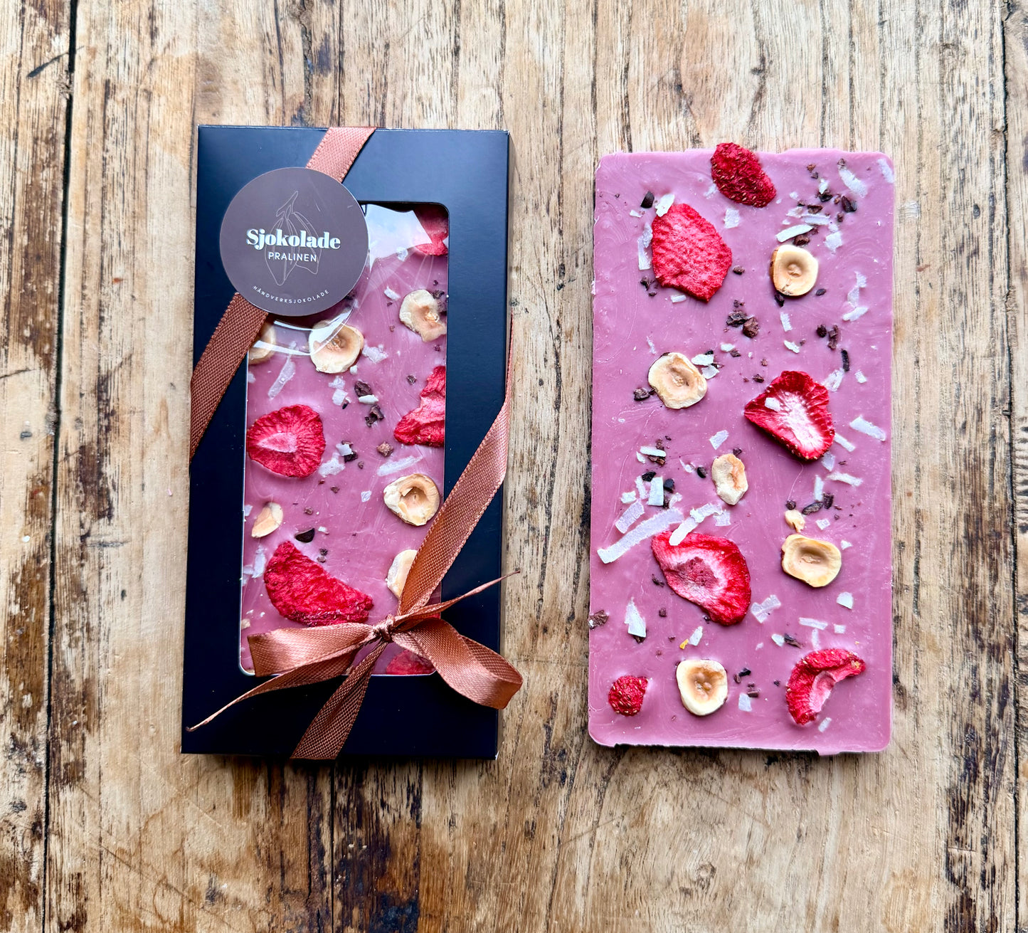 Ruby med jordbær, nøtter og kokos